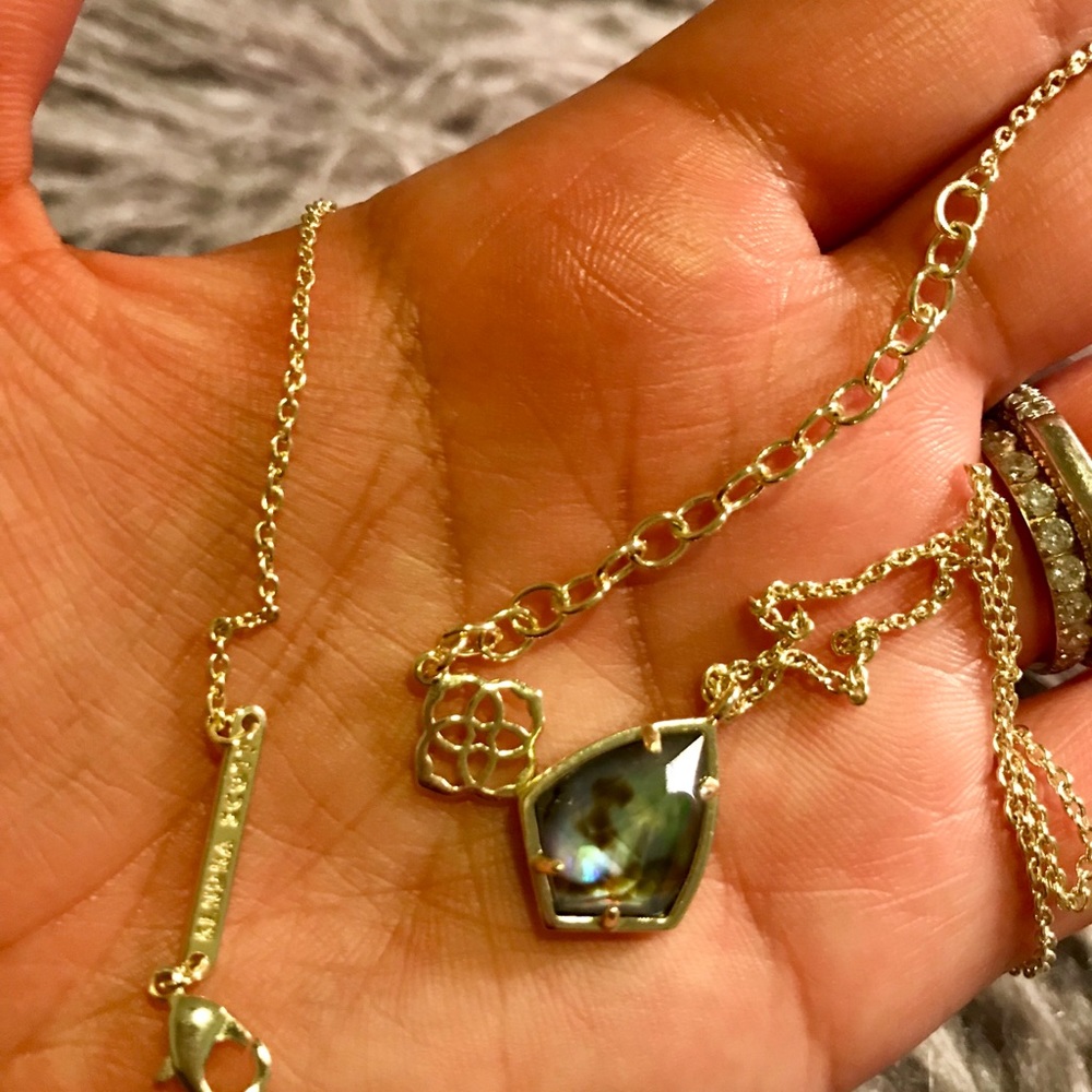Kendra Scott necklace